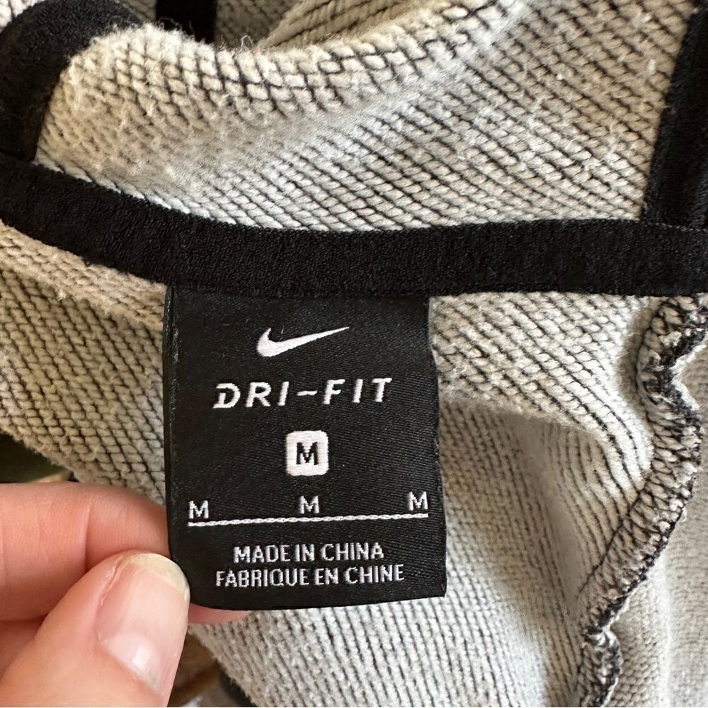 Nike Dri-Fit oversized Grey cropped hooded sweatshirt. Size medium.‎ - Picture 4 of 13